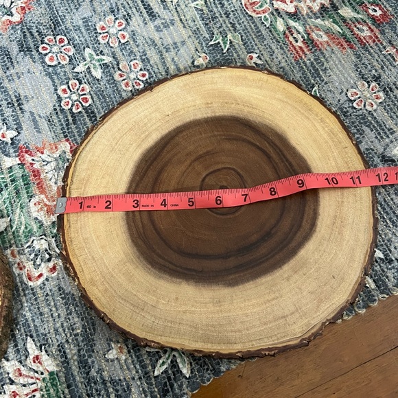 Tree trunk wood serving display stand - Picture 6 of 7